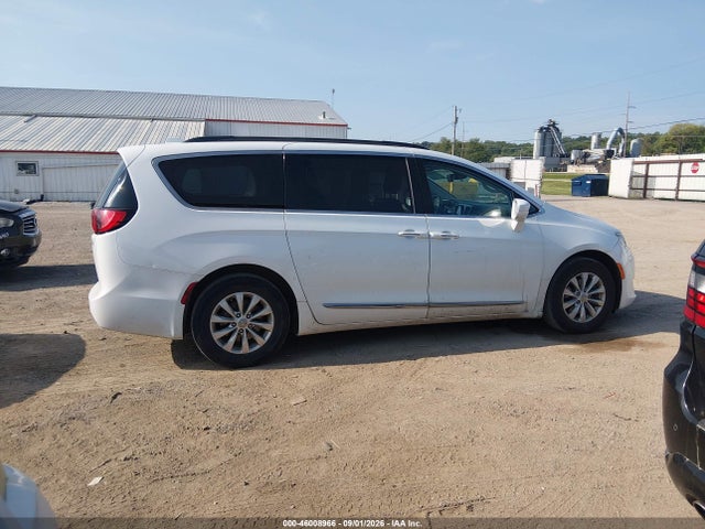 Продаж на аукціоні авто 2017 Chrysler Pacifica Touring-l, vin: 2C4RC1BG5HR702587, номер лоту: 46008966