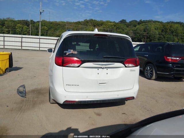 Продаж на аукціоні авто 2017 Chrysler Pacifica Touring-l, vin: 2C4RC1BG5HR702587, номер лоту: 46008966