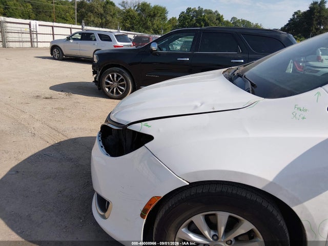 Продаж на аукціоні авто 2017 Chrysler Pacifica Touring-l, vin: 2C4RC1BG5HR702587, номер лоту: 46008966