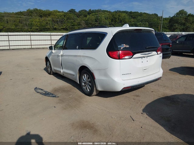 Продаж на аукціоні авто 2017 Chrysler Pacifica Touring-l, vin: 2C4RC1BG5HR702587, номер лоту: 46008966