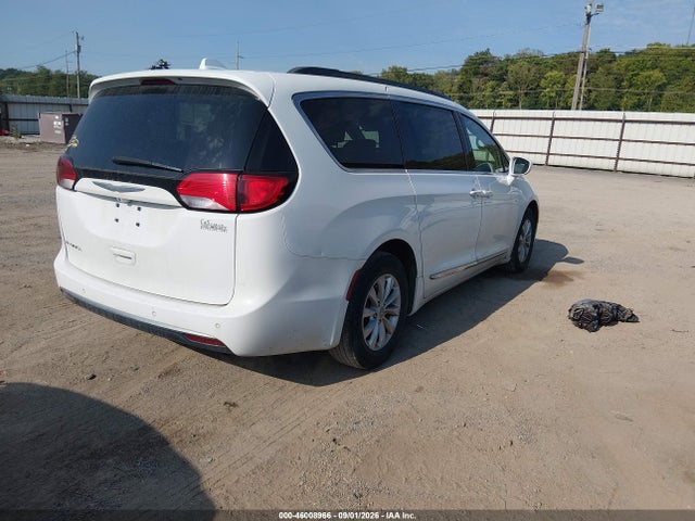 Продаж на аукціоні авто 2017 Chrysler Pacifica Touring-l, vin: 2C4RC1BG5HR702587, номер лоту: 46008966