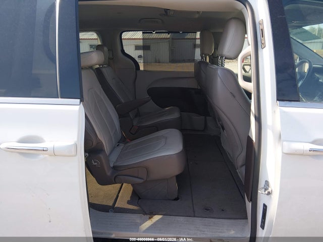 Продаж на аукціоні авто 2017 Chrysler Pacifica Touring-l, vin: 2C4RC1BG5HR702587, номер лоту: 46008966