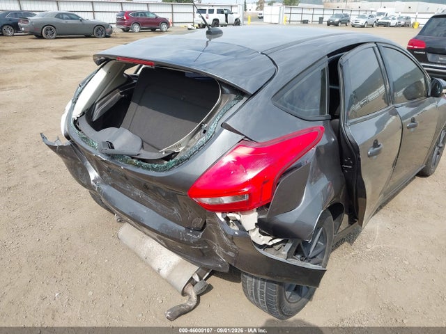 Ford FOCUS SE 2015 1FADP3K28FL327109 Image 19