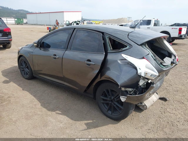 Ford FOCUS SE 2015 1FADP3K28FL327109 Image 3