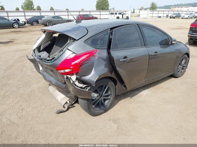 Ford FOCUS SE 2015 1FADP3K28FL327109 Image 4