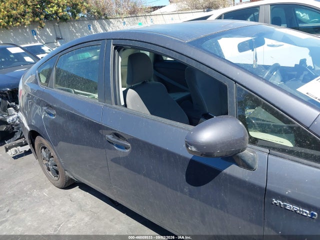 Toyota Prius Two 2014 JTDKN3DU7E1790357 Image 14