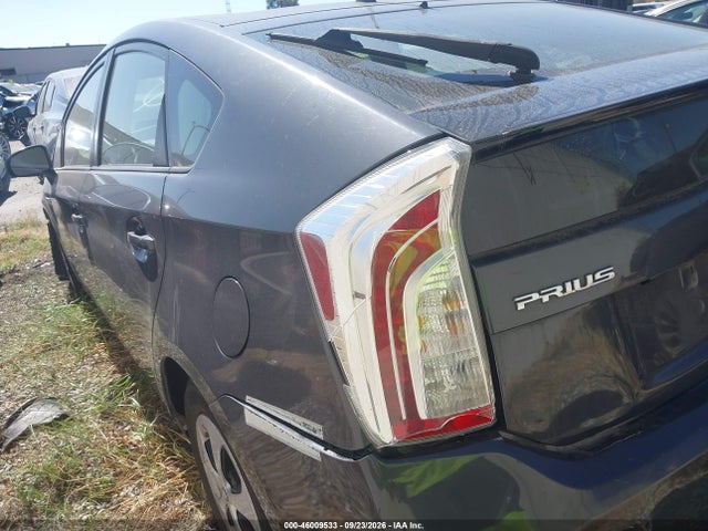 Toyota Prius Two 2014 JTDKN3DU7E1790357 Image 3