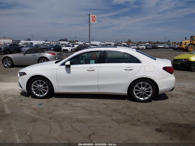 WDD3G4EB4KW013740 Mercedes-Benz A 220