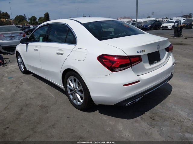 WDD3G4EB4KW013740 Mercedes-Benz A 220