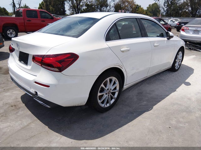 WDD3G4EB4KW013740 Mercedes-Benz A 220
