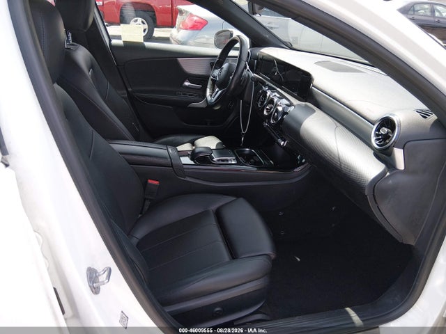 WDD3G4EB4KW013740 Mercedes-Benz A 220