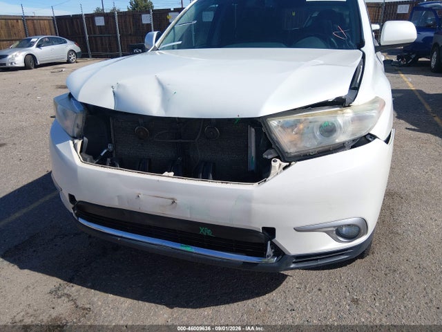 46009636 :رقم المزاد ، 5TDBK3EH3DS240942 vin ، 2013 Toyota Highlander Se V6 مزاد بيع