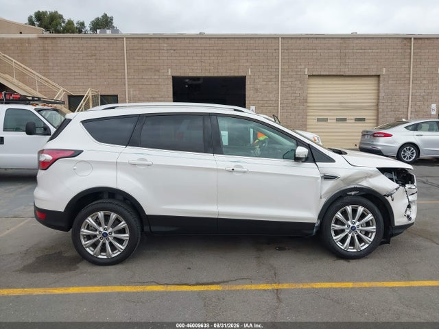 2017 Ford Escape Titanium მანქანა იყიდება აუქციონზე, vin: 1FMCU0JD5HUA62013, აუქციონის ნომერი: 46009638