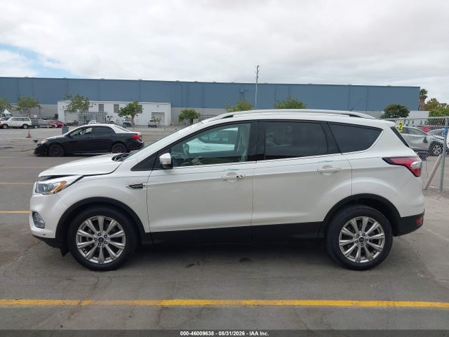 2017 Ford Escape Titanium მანქანა იყიდება აუქციონზე, vin: 1FMCU0JD5HUA62013, აუქციონის ნომერი: 46009638
