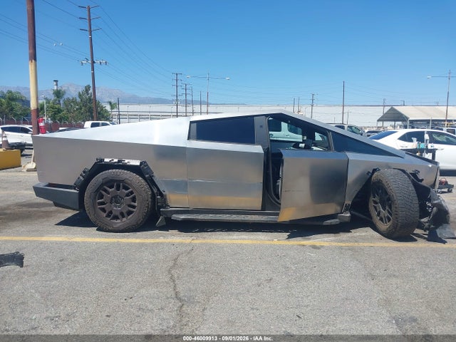 Продажа на аукционе авто 2024 Tesla Cybertruck All-wheel Drive, vin: 7G2CEHEDXRA018121, номер лота: 46009913