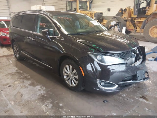 Auction sale of the 2017 Chrysler Pacifica Touring-l, vin: 2C4RC1BGXHR705243, lot number: 46010252