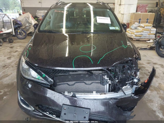 2017 Chrysler Pacifica Touring-l მანქანა იყიდება აუქციონზე, vin: 2C4RC1BGXHR705243, აუქციონის ნომერი: 46010252
