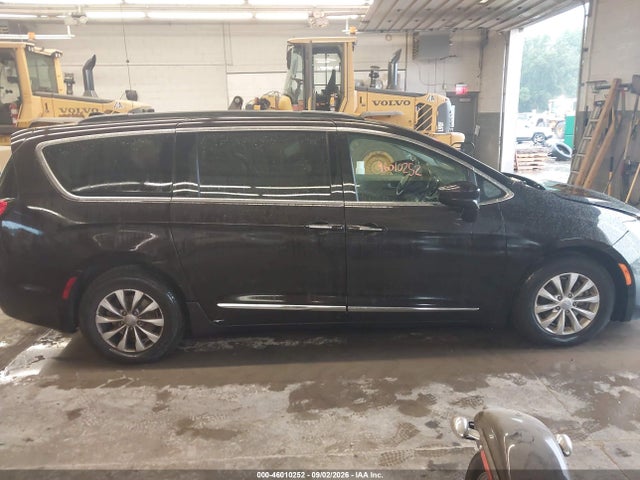2017 Chrysler Pacifica Touring-l მანქანა იყიდება აუქციონზე, vin: 2C4RC1BGXHR705243, აუქციონის ნომერი: 46010252