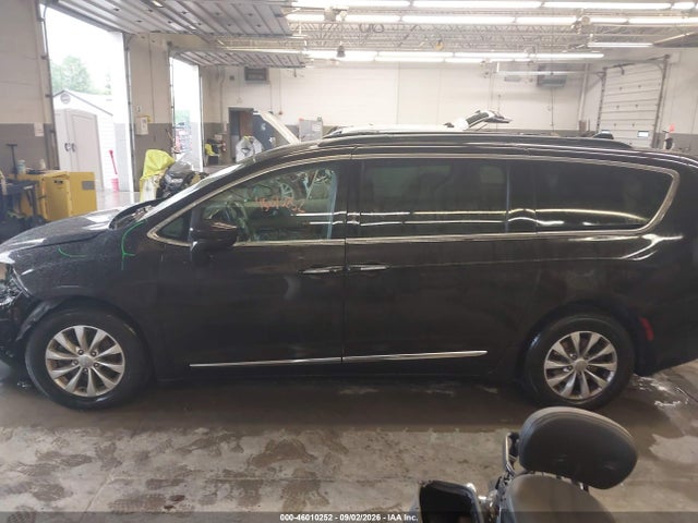 2017 Chrysler Pacifica Touring-l მანქანა იყიდება აუქციონზე, vin: 2C4RC1BGXHR705243, აუქციონის ნომერი: 46010252