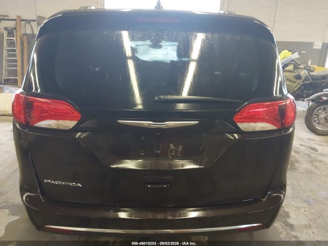 2017 Chrysler Pacifica Touring-l მანქანა იყიდება აუქციონზე, vin: 2C4RC1BGXHR705243, აუქციონის ნომერი: 46010252