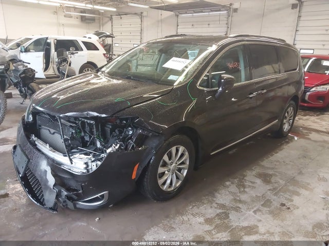 2017 Chrysler Pacifica Touring-l მანქანა იყიდება აუქციონზე, vin: 2C4RC1BGXHR705243, აუქციონის ნომერი: 46010252