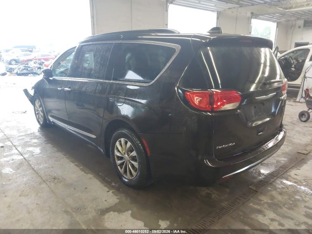 2017 Chrysler Pacifica Touring-l მანქანა იყიდება აუქციონზე, vin: 2C4RC1BGXHR705243, აუქციონის ნომერი: 46010252