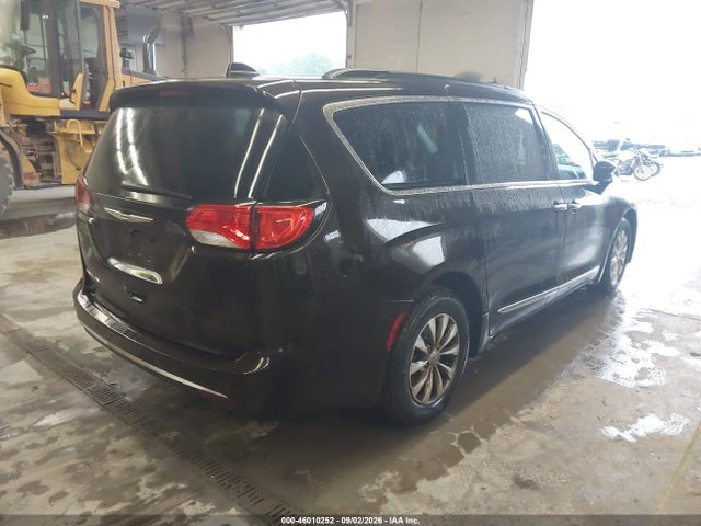 2017 Chrysler Pacifica Touring-l მანქანა იყიდება აუქციონზე, vin: 2C4RC1BGXHR705243, აუქციონის ნომერი: 46010252