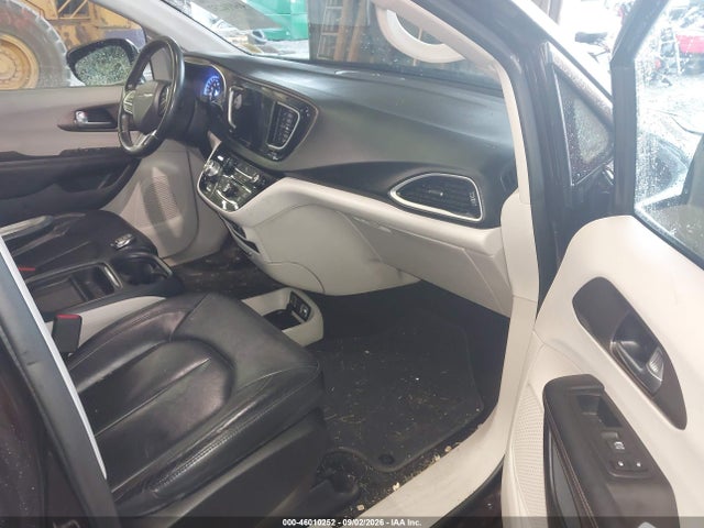 2017 Chrysler Pacifica Touring-l მანქანა იყიდება აუქციონზე, vin: 2C4RC1BGXHR705243, აუქციონის ნომერი: 46010252