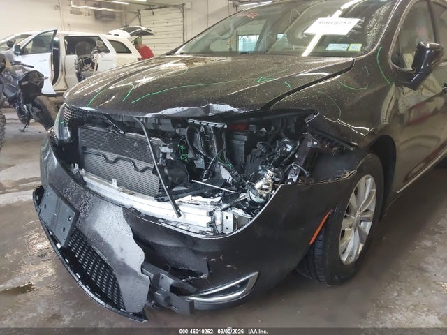 2017 Chrysler Pacifica Touring-l მანქანა იყიდება აუქციონზე, vin: 2C4RC1BGXHR705243, აუქციონის ნომერი: 46010252