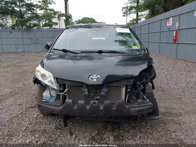 46010314 :رقم المزاد ، 5TDYK3DC4FS596321 vin ، 2015 Toyota Sienna Xle Premium 8 Passenger مزاد بيع