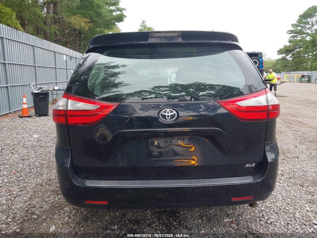 46010314 :رقم المزاد ، 5TDYK3DC4FS596321 vin ، 2015 Toyota Sienna Xle Premium 8 Passenger مزاد بيع