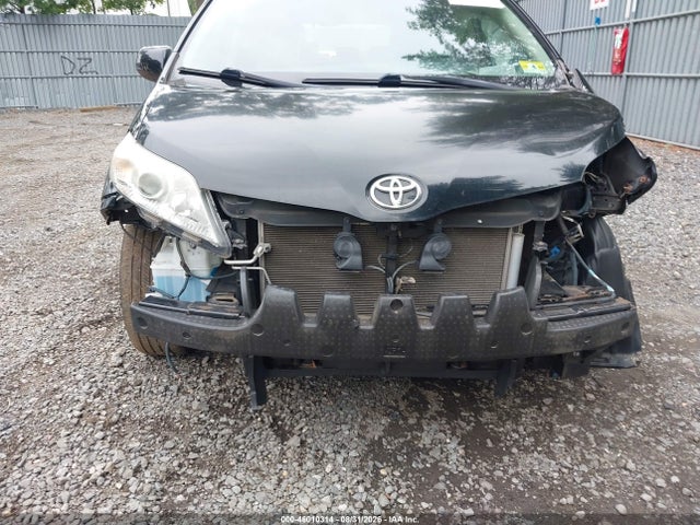 46010314 :رقم المزاد ، 5TDYK3DC4FS596321 vin ، 2015 Toyota Sienna Xle Premium 8 Passenger مزاد بيع