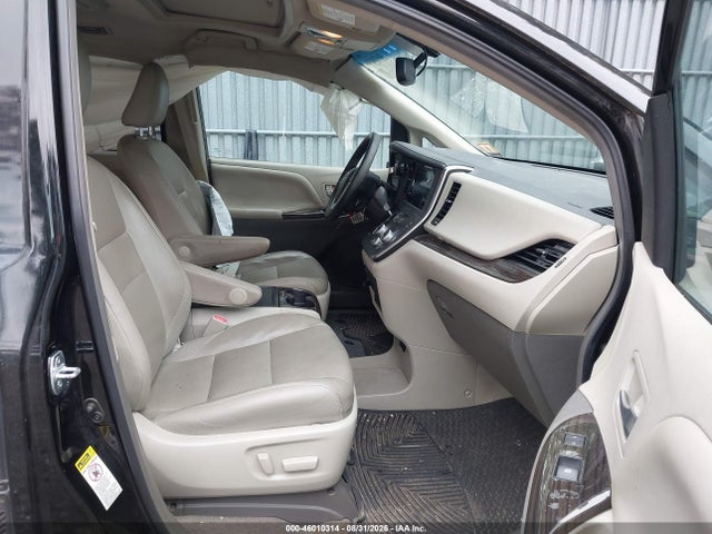46010314 :رقم المزاد ، 5TDYK3DC4FS596321 vin ، 2015 Toyota Sienna Xle Premium 8 Passenger مزاد بيع