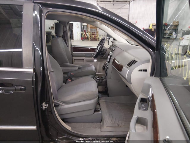 46010588 :رقم المزاد ، 2A4RR5D12AR285587 vin ، 2010 Chrysler Town & Country Touring مزاد بيع