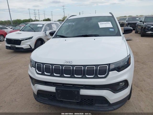 46010944 :رقم المزاد ، 3C4NJDBB1NT205975 vin ، 2022 Jeep Compass Latitude 4x4 مزاد بيع