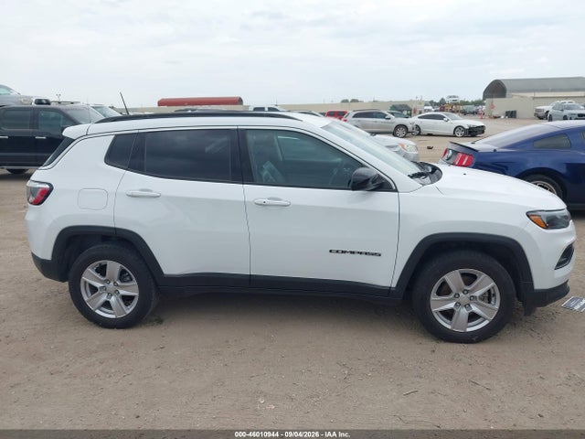 46010944 :رقم المزاد ، 3C4NJDBB1NT205975 vin ، 2022 Jeep Compass Latitude 4x4 مزاد بيع