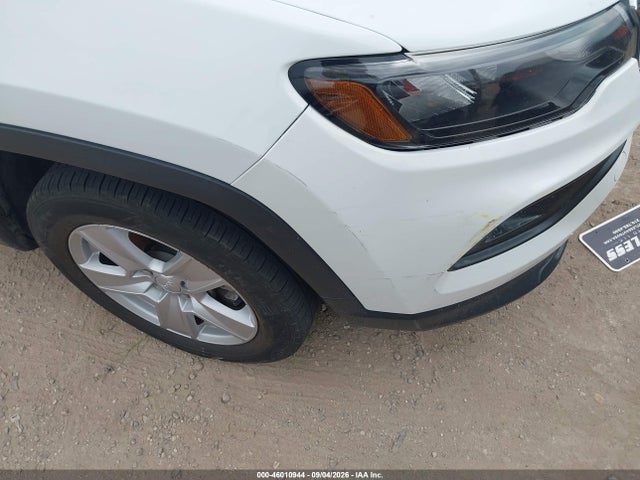 46010944 :رقم المزاد ، 3C4NJDBB1NT205975 vin ، 2022 Jeep Compass Latitude 4x4 مزاد بيع