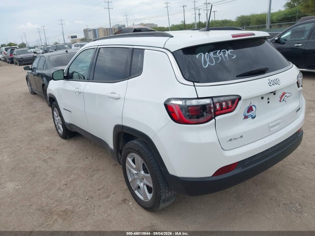 46010944 :رقم المزاد ، 3C4NJDBB1NT205975 vin ، 2022 Jeep Compass Latitude 4x4 مزاد بيع