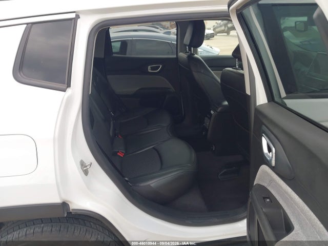 46010944 :رقم المزاد ، 3C4NJDBB1NT205975 vin ، 2022 Jeep Compass Latitude 4x4 مزاد بيع