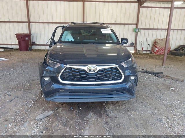 Toyota Highlander Xle 2022 5TDHZRAH5NS125341 Image 13