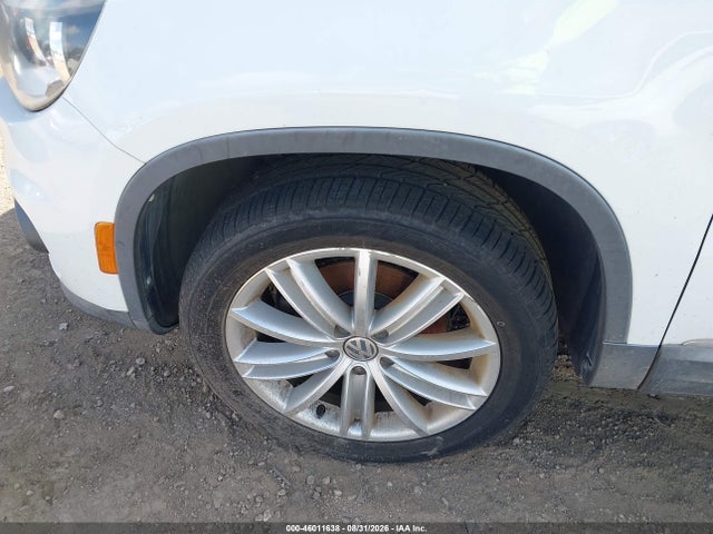 2015 Volkswagen Tiguan Se მანქანა იყიდება აუქციონზე, vin: WVGAV7AX6FW582293, აუქციონის ნომერი: 46011638