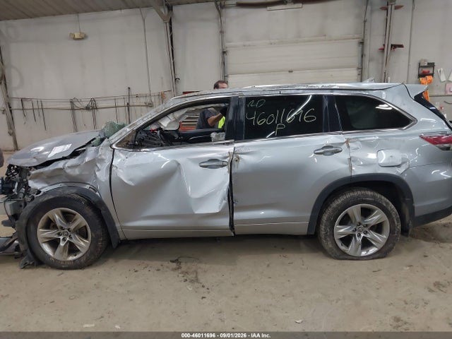 Продажа на аукционе авто 2016 Toyota Highlander Limited V6, vin: 5TDDKRFH0GS252769, номер лота: 46011696
