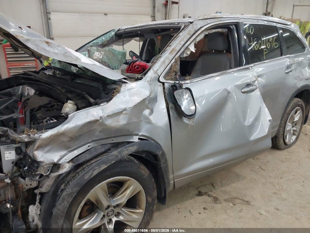 Продажа на аукционе авто 2016 Toyota Highlander Limited V6, vin: 5TDDKRFH0GS252769, номер лота: 46011696