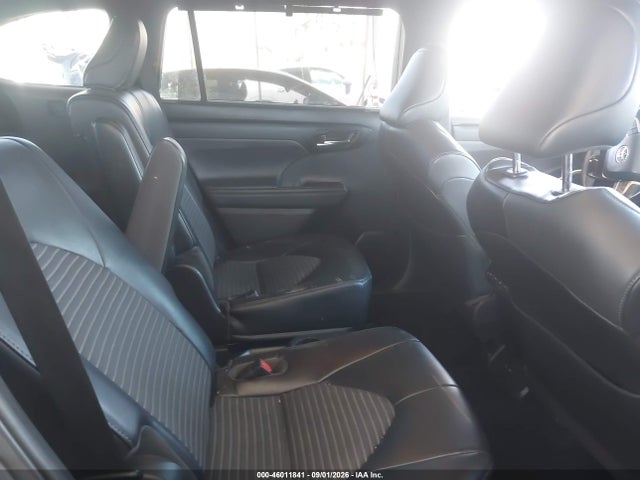 Toyota Highlander Xse 2022 5TDJZRAH2NS111690 Image 8