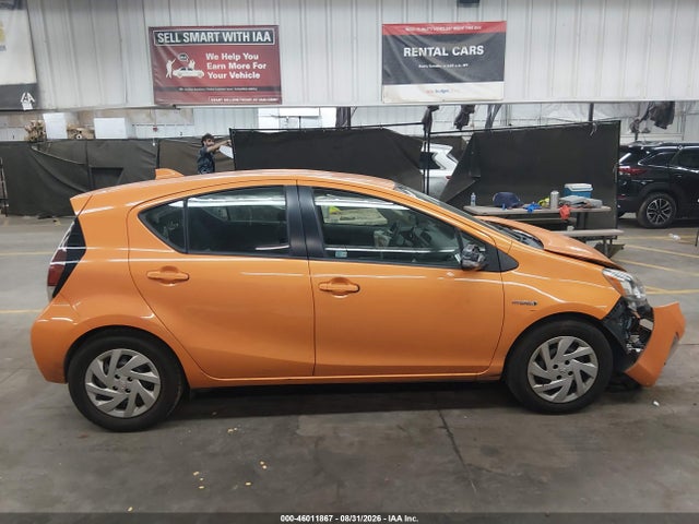 46011867 :رقم المزاد ، JTDKDTB35F1092828 vin ، 2015 Toyota Prius C Two مزاد بيع