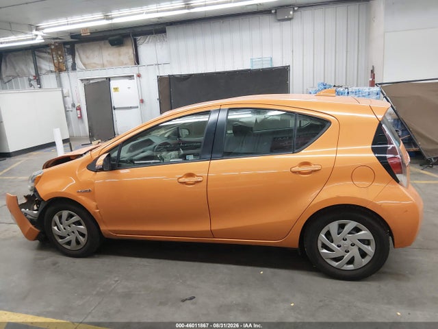 46011867 :رقم المزاد ، JTDKDTB35F1092828 vin ، 2015 Toyota Prius C Two مزاد بيع