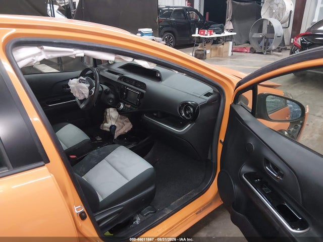 46011867 :رقم المزاد ، JTDKDTB35F1092828 vin ، 2015 Toyota Prius C Two مزاد بيع