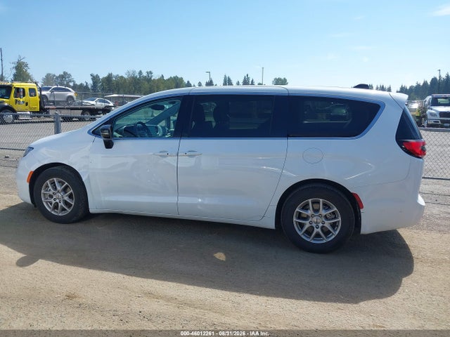 Chrysler Pacifica Touring L 2024 2C4RC1BG7RR168011 Image 14