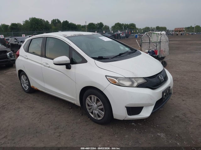 46012284 :رقم المزاد ، 3HGGK5G55FM727147 vin ، 2015 Honda Fit Lx مزاد بيع