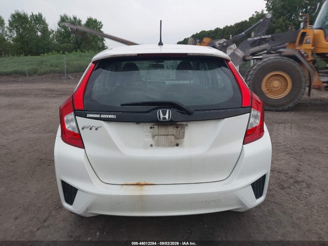 46012284 :رقم المزاد ، 3HGGK5G55FM727147 vin ، 2015 Honda Fit Lx مزاد بيع